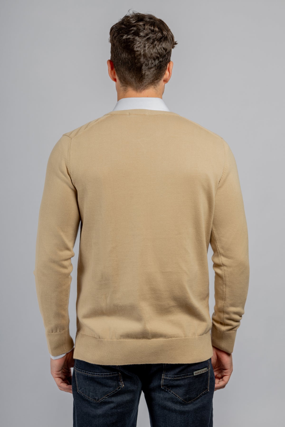 Beige V-neck links pullover