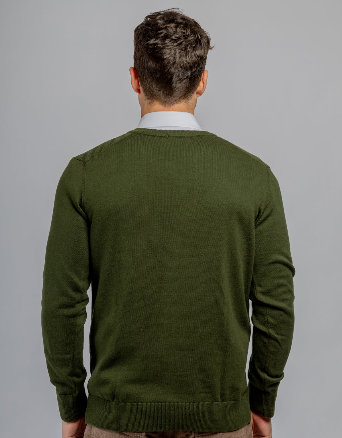 Olive green V-neck links pullover